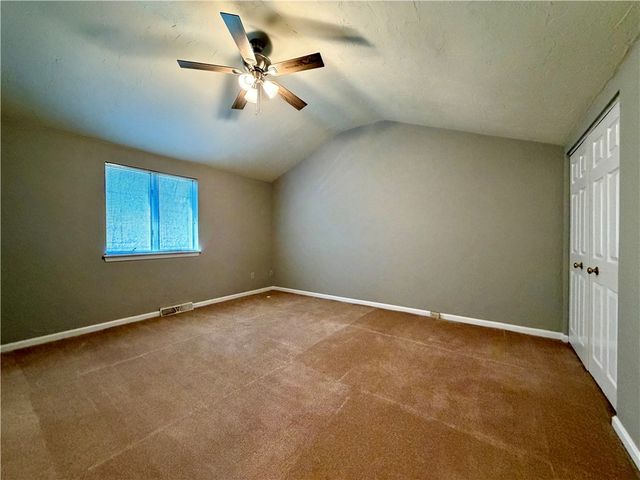 206 Queens Ct, North Strabane, PA 15317