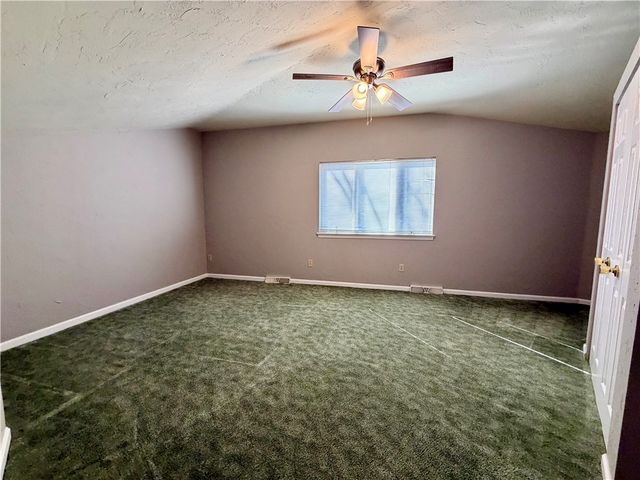 206 Queens Ct, North Strabane, PA 15317