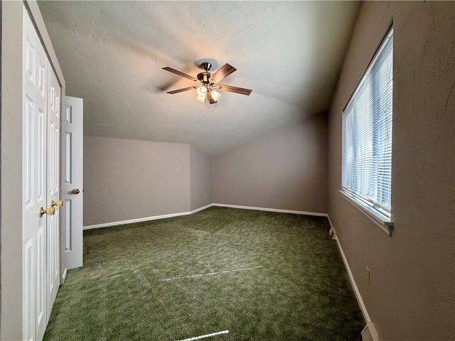 206 Queens Ct, North Strabane, PA 15317