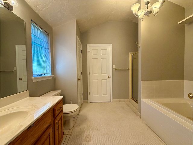 206 Queens Ct, North Strabane, PA 15317