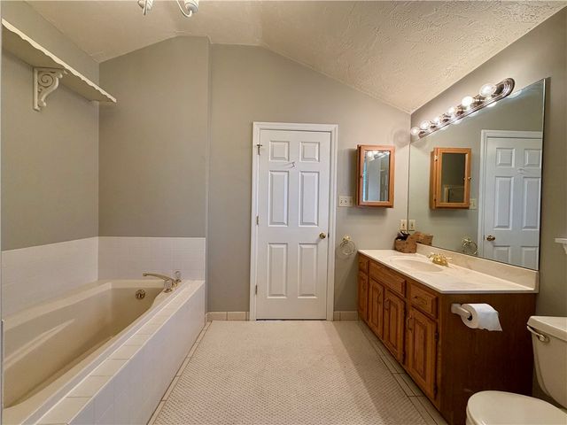 206 Queens Ct, North Strabane, PA 15317