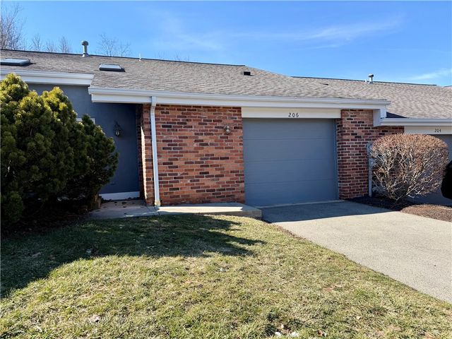 206 Queens Ct, North Strabane, PA 15317