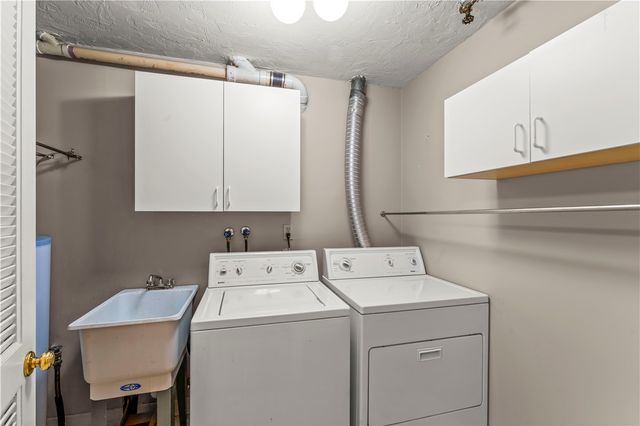 206 Queens Ct, North Strabane, PA 15317