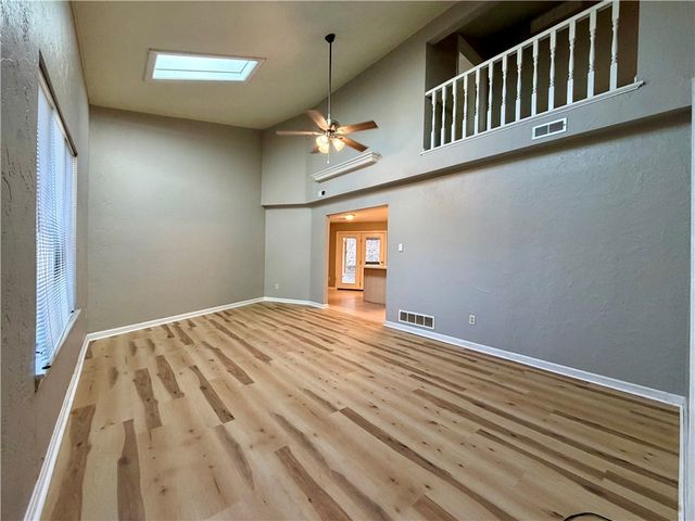 206 Queens Ct, North Strabane, PA 15317