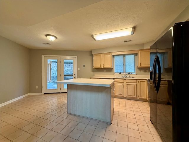 206 Queens Ct, North Strabane, PA 15317