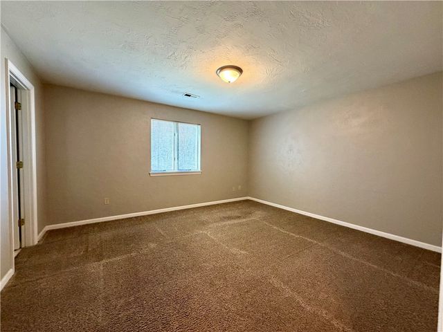 206 Queens Ct, North Strabane, PA 15317