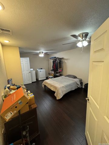 8811 Dale Vly Dr, San Antonio, TX 78227