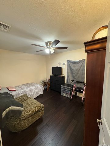 8811 Dale Vly Dr, San Antonio, TX 78227