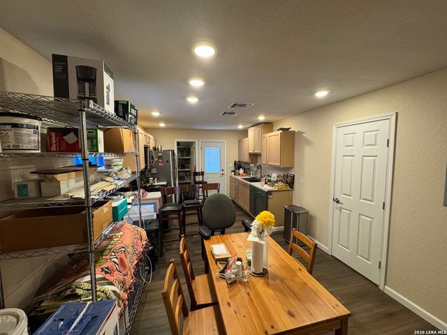 8811 Dale Vly Dr, San Antonio, TX 78227