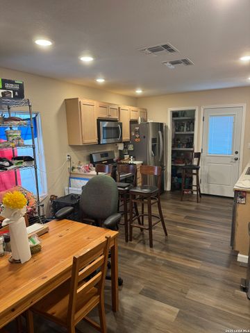 8811 Dale Vly Dr, San Antonio, TX 78227