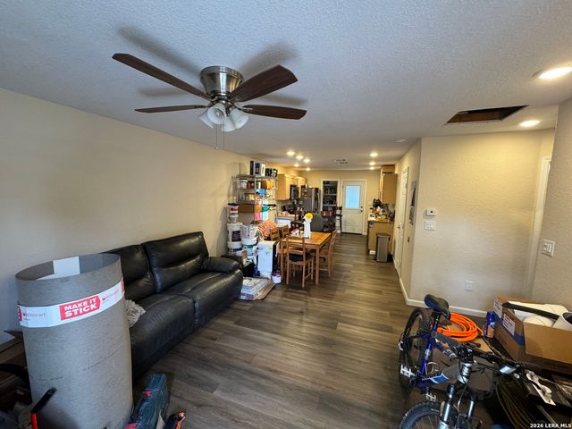 8811 Dale Vly Dr, San Antonio, TX 78227