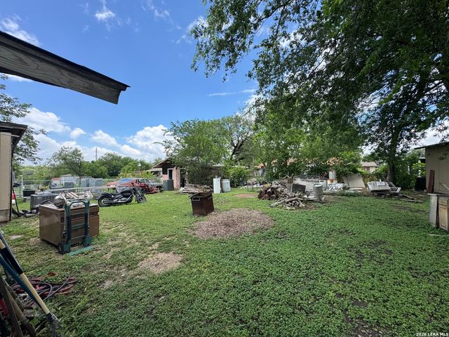 8811 Dale Vly Dr, San Antonio, TX 78227