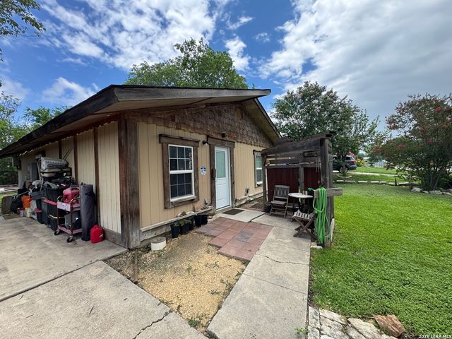 8811 Dale Vly Dr, San Antonio, TX 78227