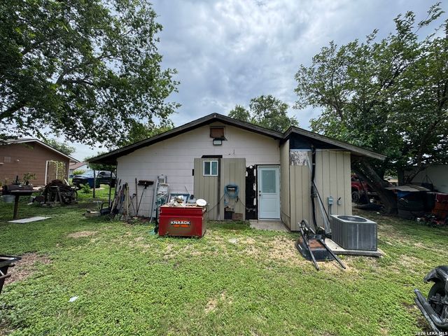 8811 Dale Vly Dr, San Antonio, TX 78227