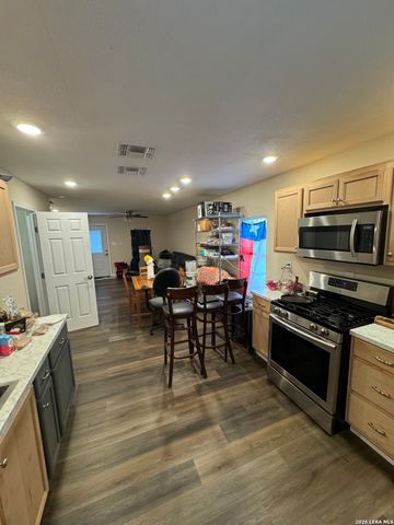 8811 Dale Vly Dr, San Antonio, TX 78227