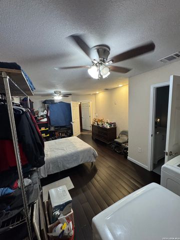 8811 Dale Vly Dr, San Antonio, TX 78227