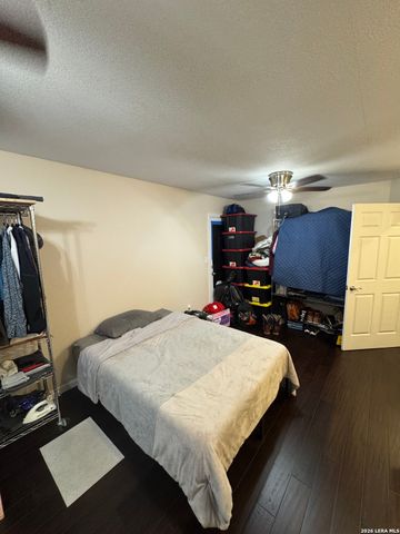 8811 Dale Vly Dr, San Antonio, TX 78227