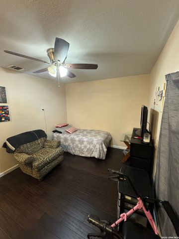 8811 Dale Vly Dr, San Antonio, TX 78227