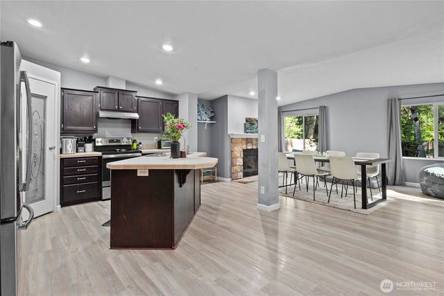 1054 Donald Avenue, Oak Harbor, WA 98277