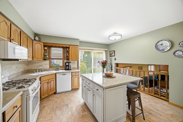 9621 W 56th Street, Countryside, IL 60525