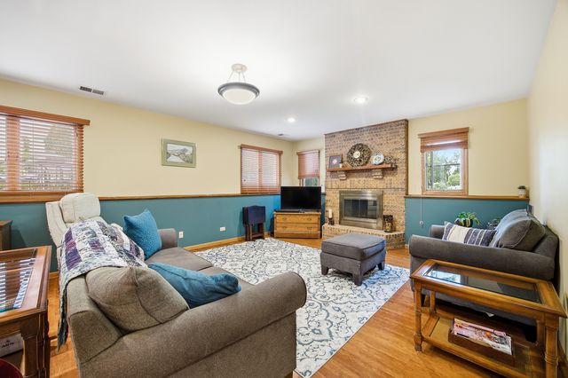 9621 W 56th Street, Countryside, IL 60525