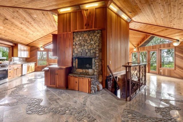 440 Mariposa Drive, Ventura, CA 93001