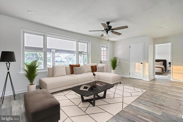 5 WILLIAM PENN DR, Camp Hill, PA 17011