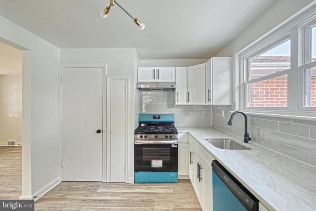 5 WILLIAM PENN DR, Camp Hill, PA 17011