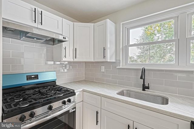 5 WILLIAM PENN DR, Camp Hill, PA 17011