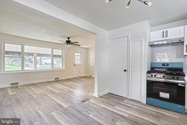 5 WILLIAM PENN DR, Camp Hill, PA 17011