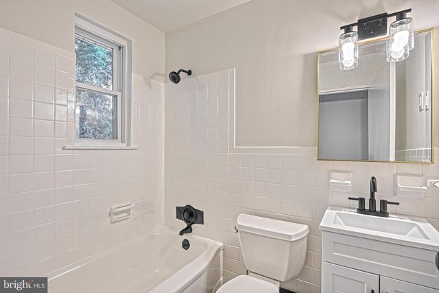 5 WILLIAM PENN DR, Camp Hill, PA 17011