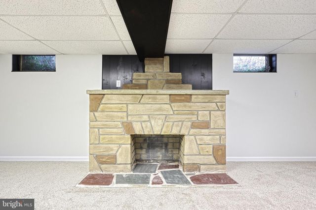 5 WILLIAM PENN DR, Camp Hill, PA 17011