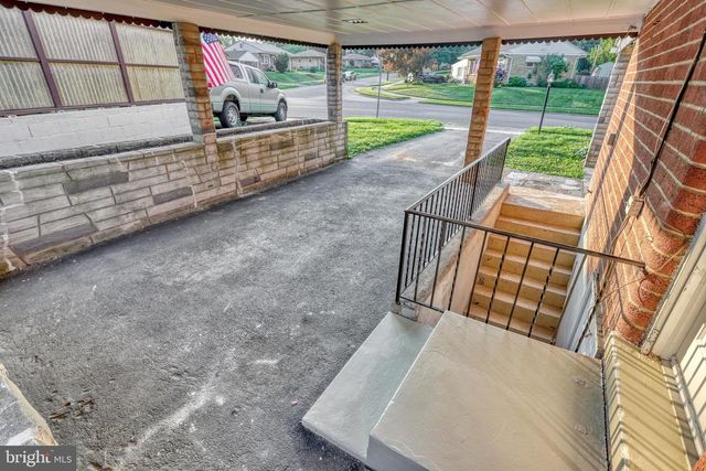 5 WILLIAM PENN DR, Camp Hill, PA 17011