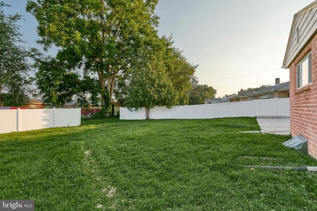 5 WILLIAM PENN DR, Camp Hill, PA 17011