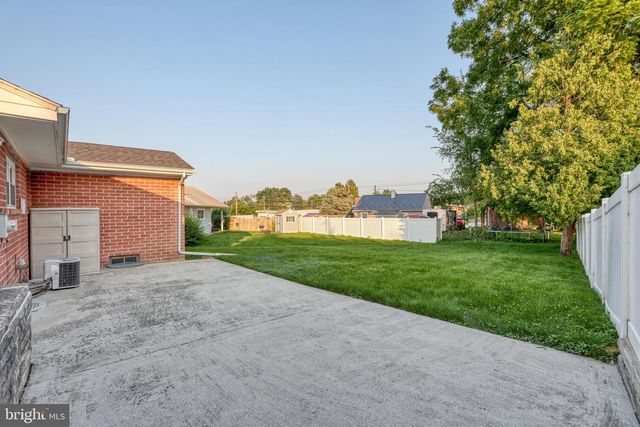 5 WILLIAM PENN DR, Camp Hill, PA 17011