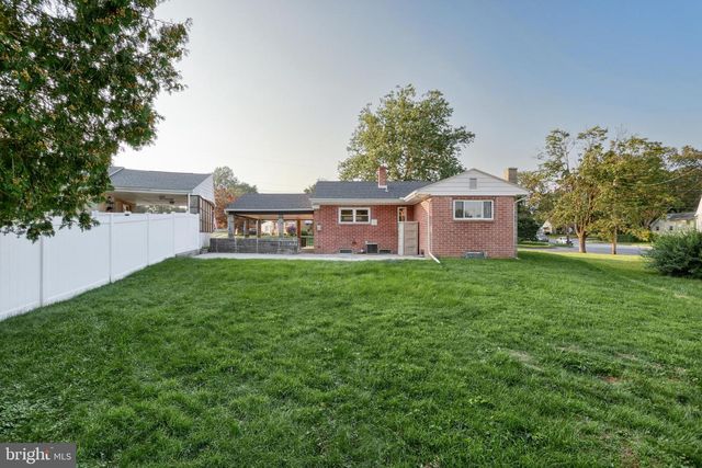 5 WILLIAM PENN DR, Camp Hill, PA 17011