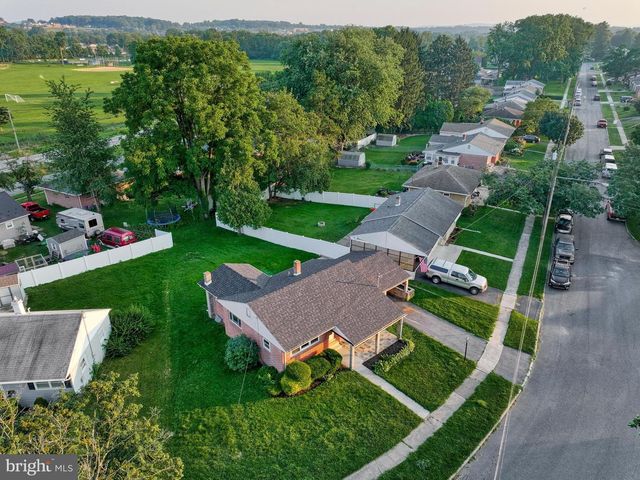 5 WILLIAM PENN DR, Camp Hill, PA 17011