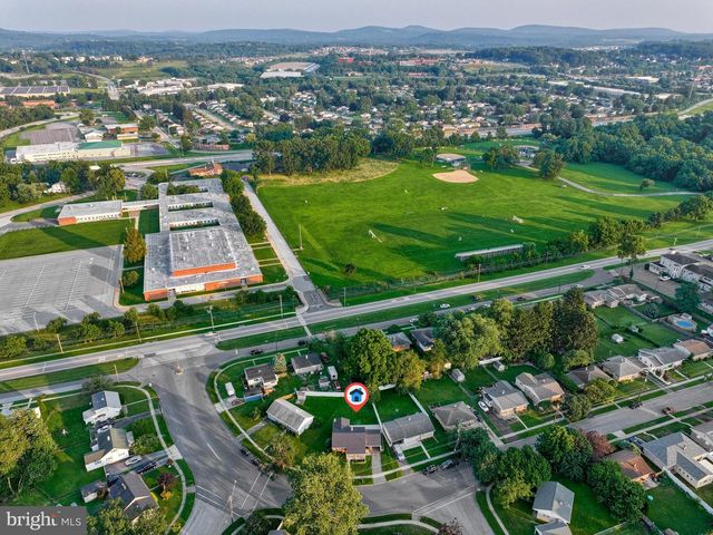 5 WILLIAM PENN DR, Camp Hill, PA 17011