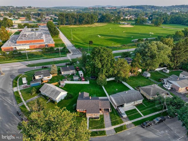 5 WILLIAM PENN DR, Camp Hill, PA 17011