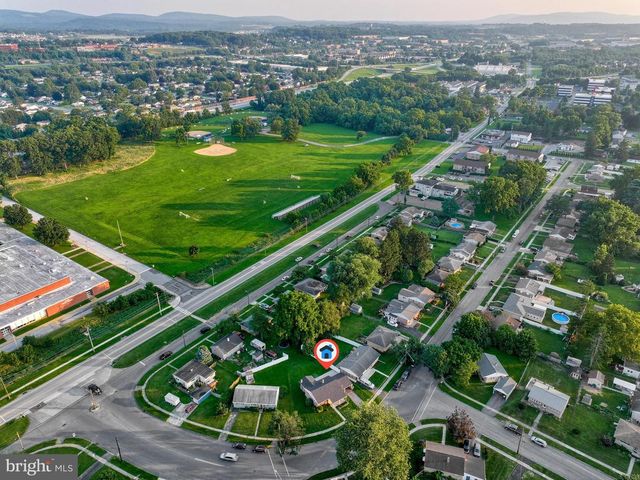 5 WILLIAM PENN DR, Camp Hill, PA 17011