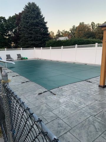 12 Valley View Road, Hyde Park, NY 12538