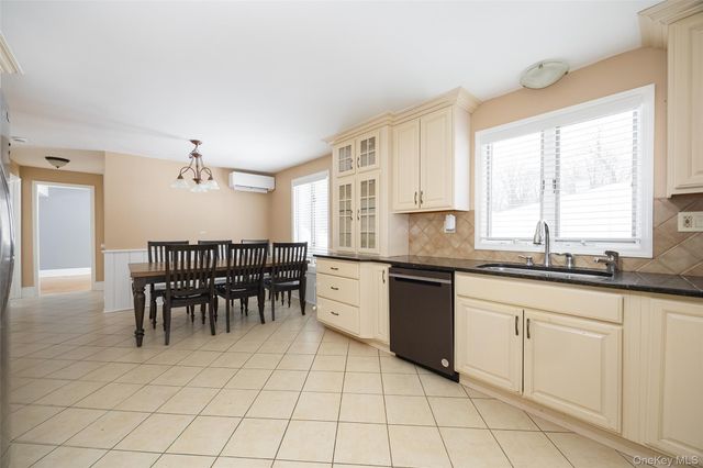 12 Valley View Road, Hyde Park, NY 12538