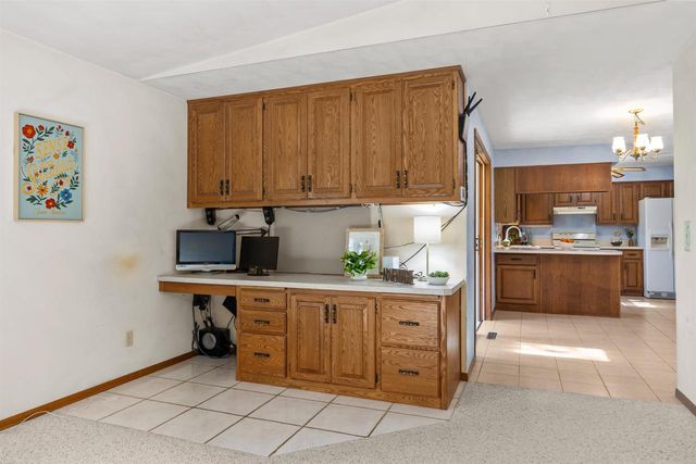 32 THISTLE DOWN COURT, Appleton, WI 54915