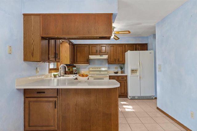 32 THISTLE DOWN COURT, Appleton, WI 54915