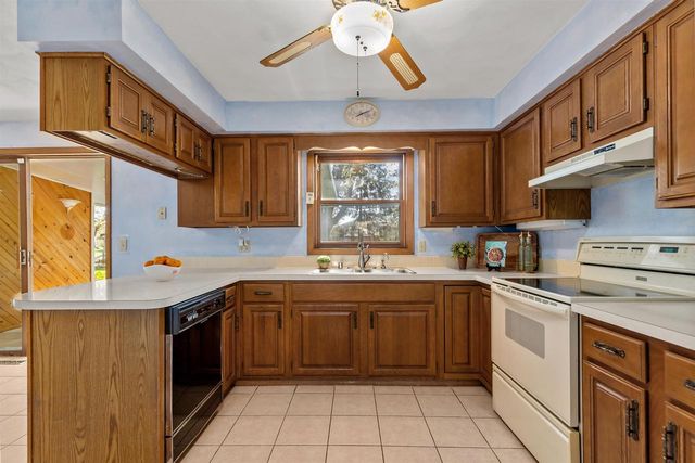 32 THISTLE DOWN COURT, Appleton, WI 54915