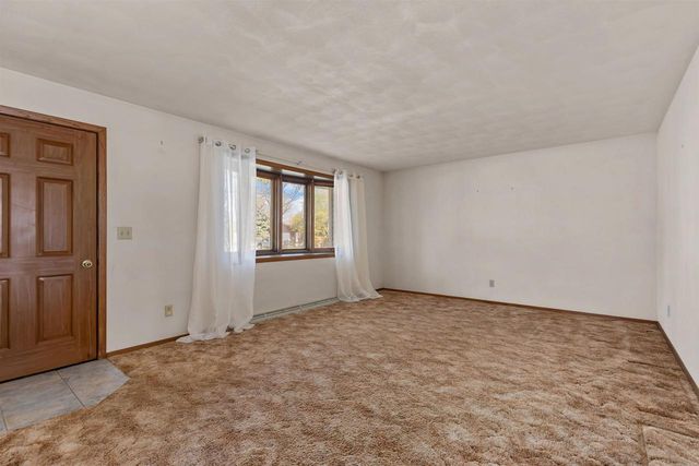 32 THISTLE DOWN COURT, Appleton, WI 54915