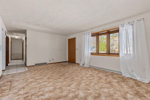 32 THISTLE DOWN COURT, Appleton, WI 54915