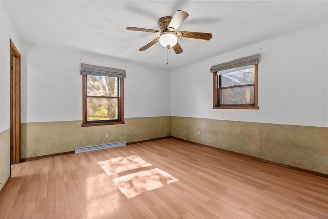 32 THISTLE DOWN COURT, Appleton, WI 54915