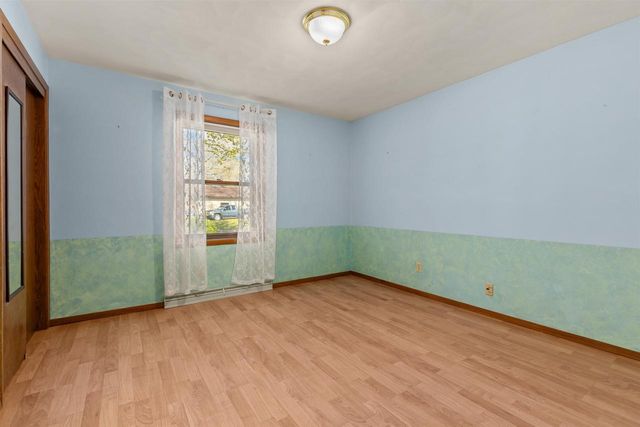 32 THISTLE DOWN COURT, Appleton, WI 54915