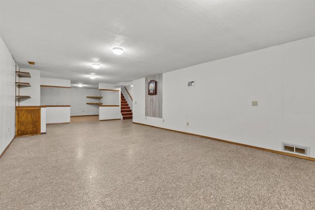 32 THISTLE DOWN COURT, Appleton, WI 54915